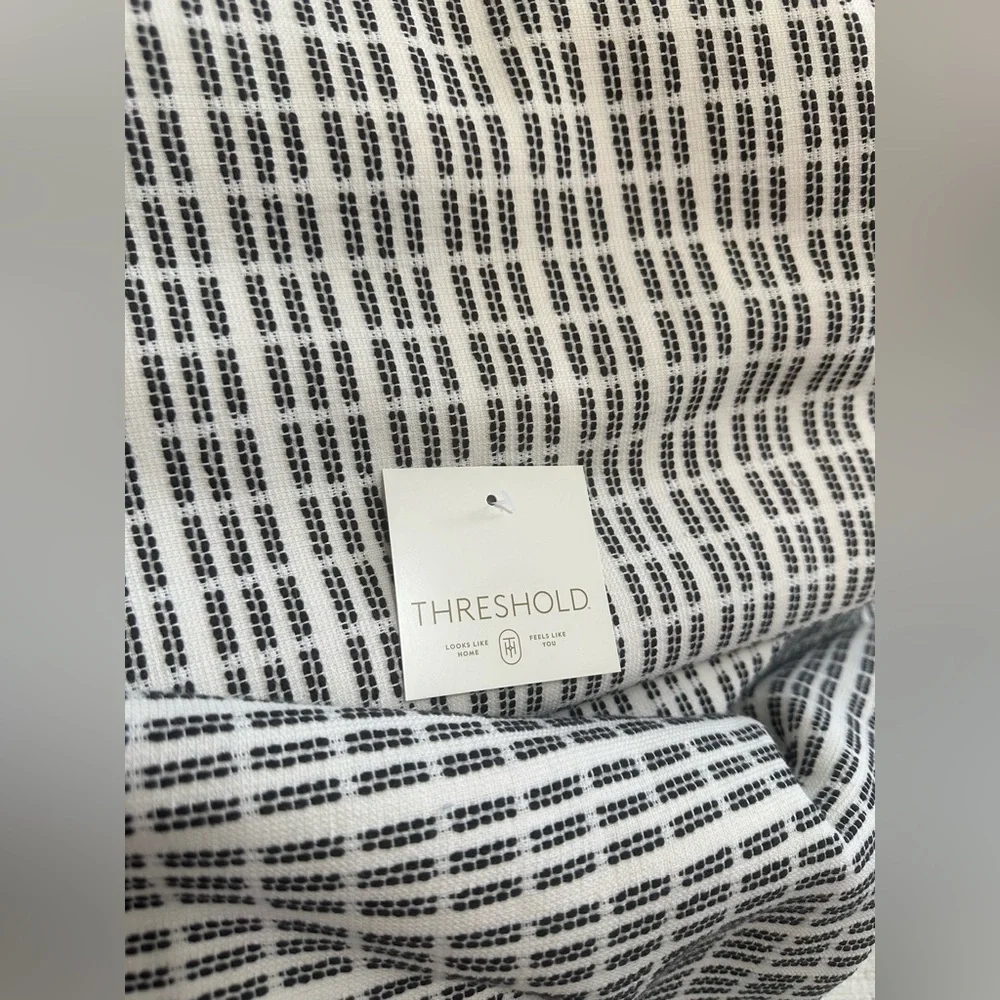 New Threshold Luxury Bath Towel Set Modern Pinstripe 2 30x50 Bath Hook Loops